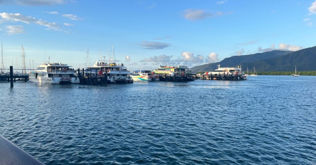 グリーン島へ向かう船