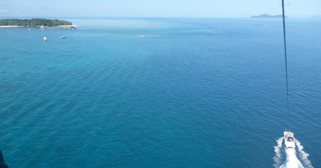 パラセーリングで上空から見たグリーン島
