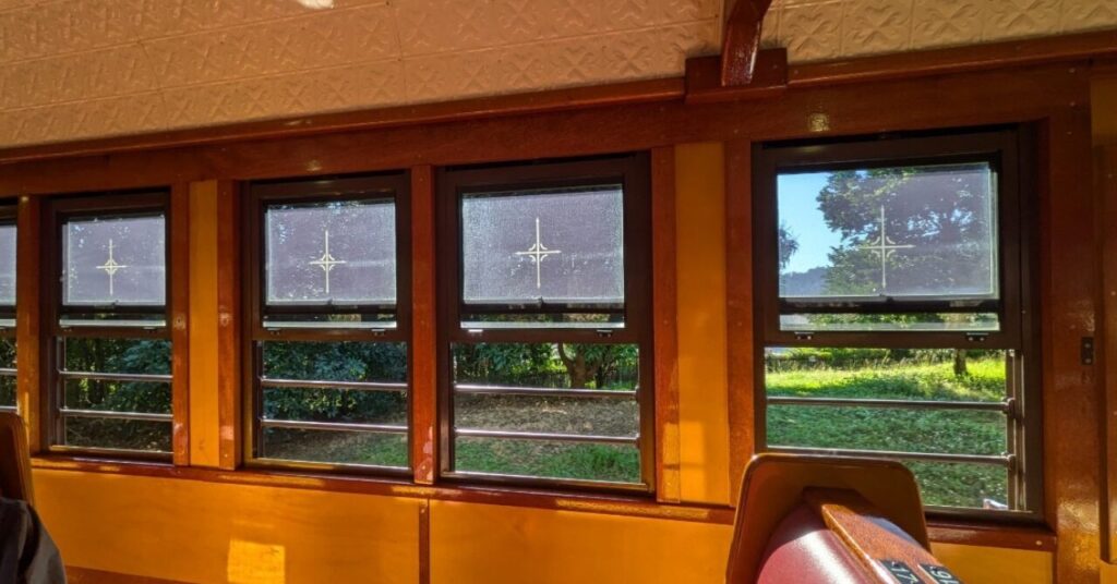 キュランダ鉄道車内