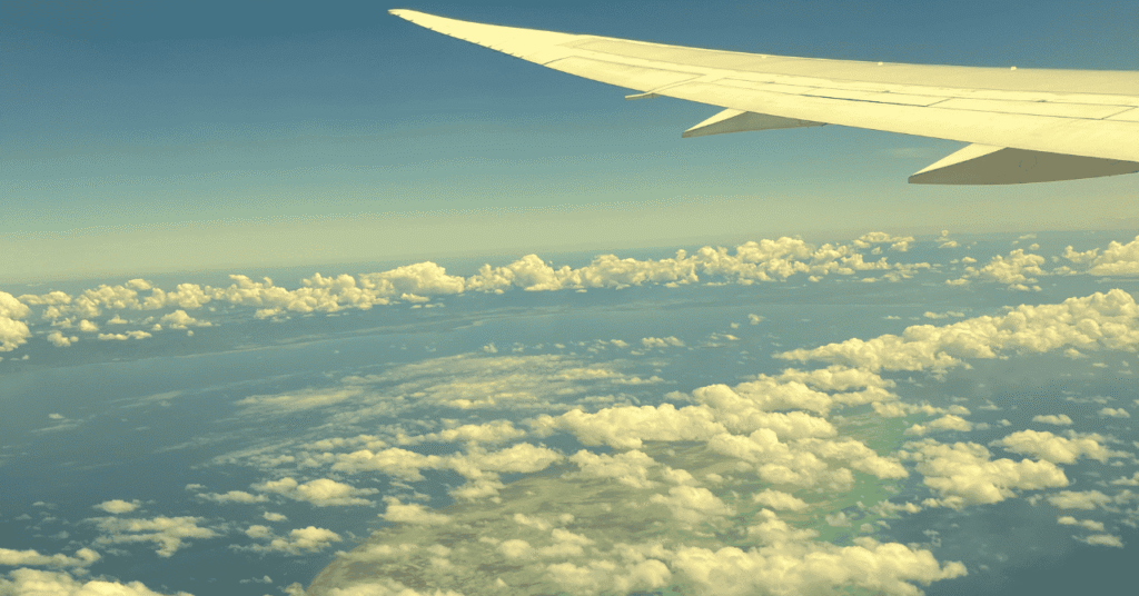 ケアンズ上空から見たグレードバリアリーフ