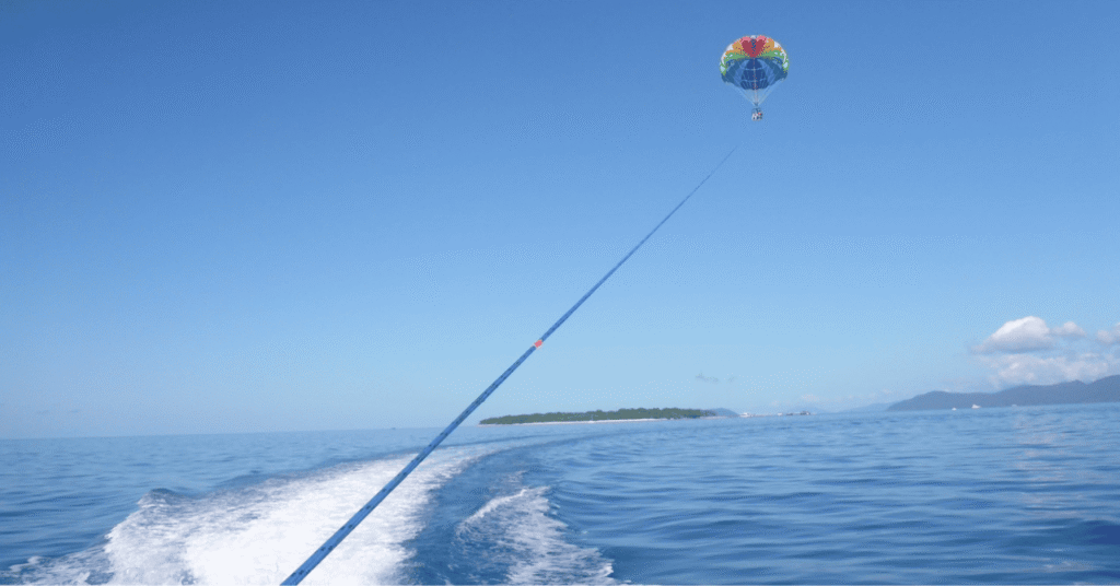 グリーン島パラセーリング