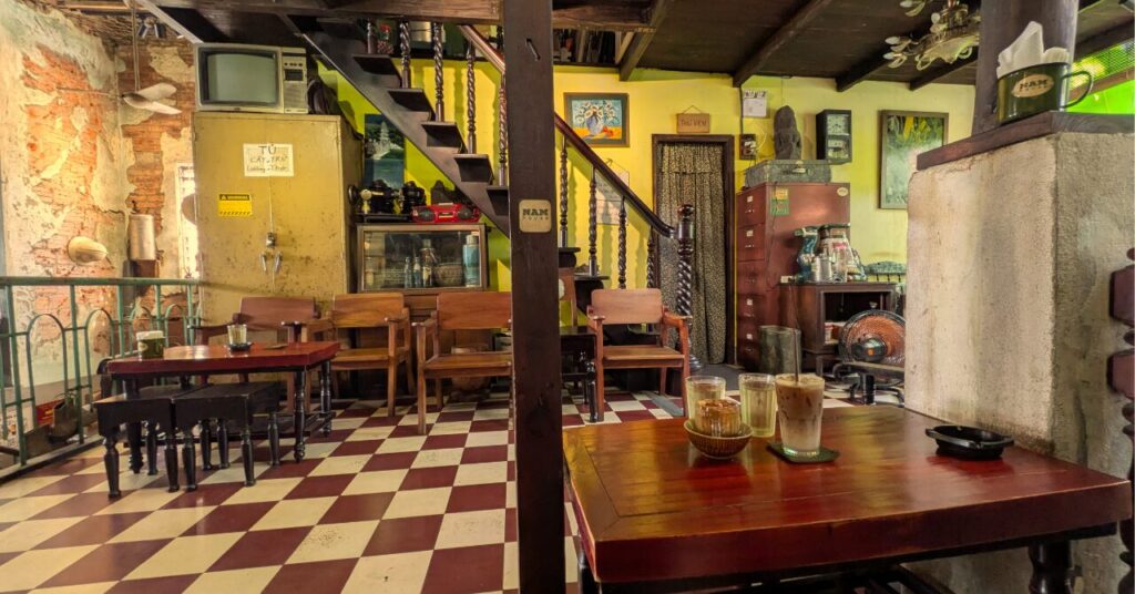 ナムハウスコーヒーの店内