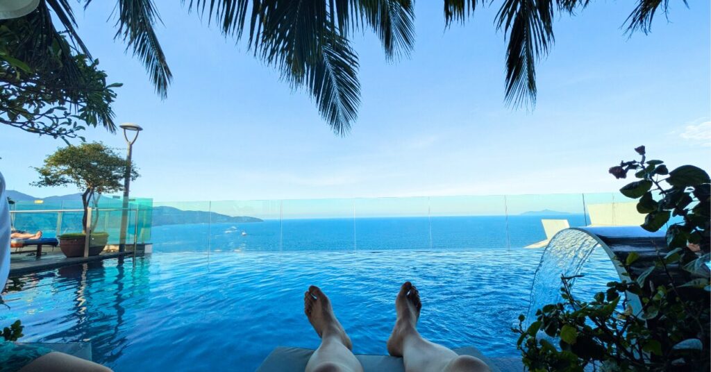 サラダナンビーチホテルのインフィニティプール